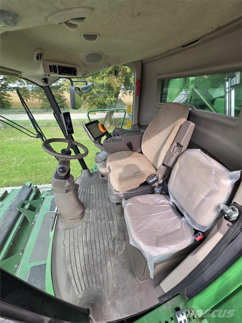 John Deere T670 聯合收穫機
