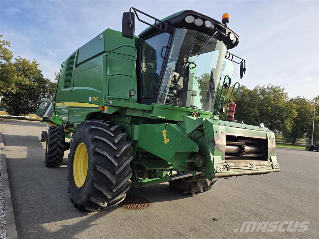 John Deere W540 聯合收穫機