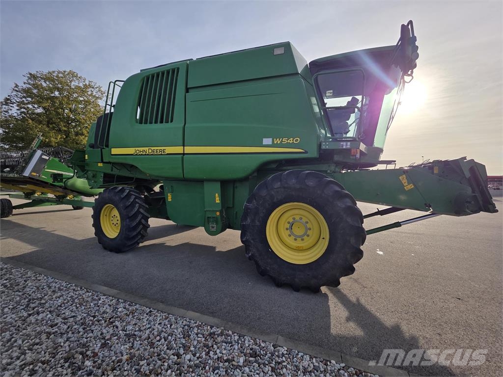 John Deere W540 聯合收穫機