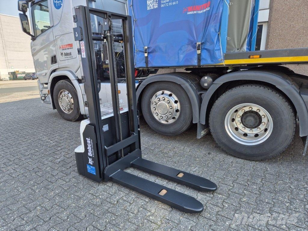 Bobcat LSM12N Pedestrian stackers