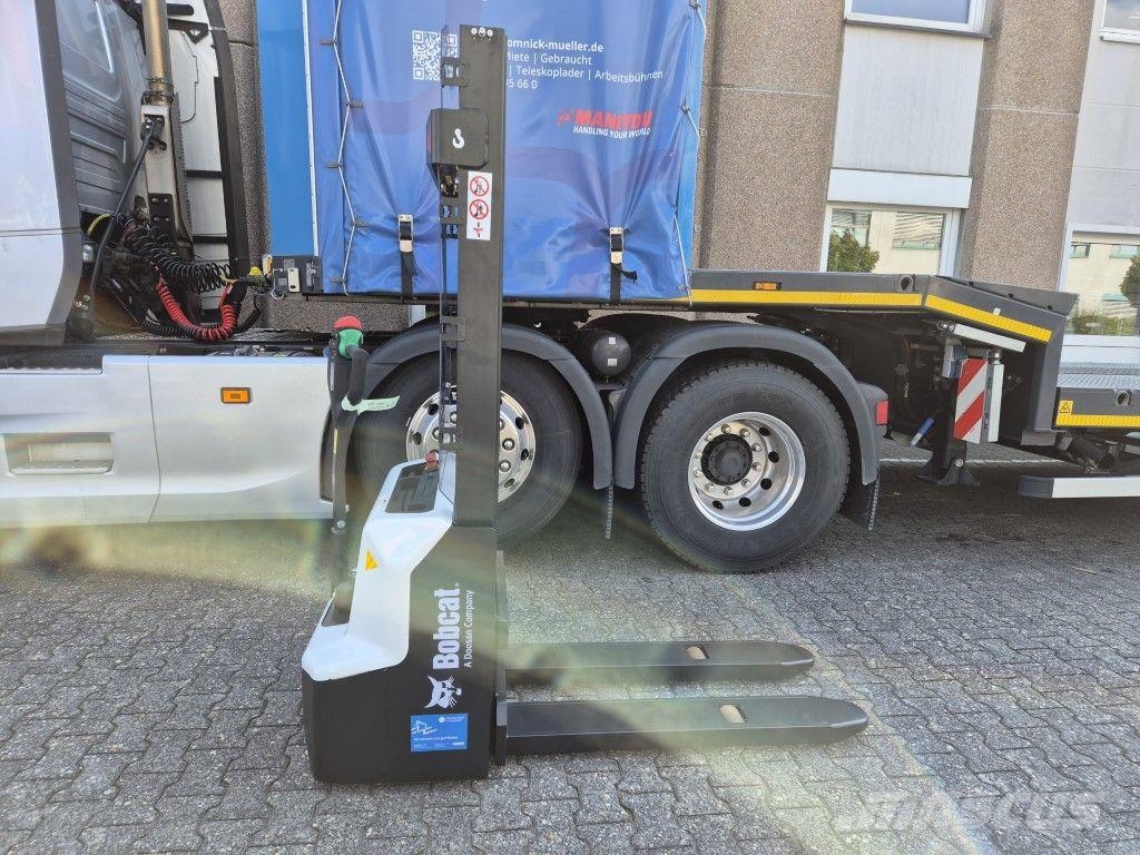 Bobcat LSM12N Pedestrian stackers