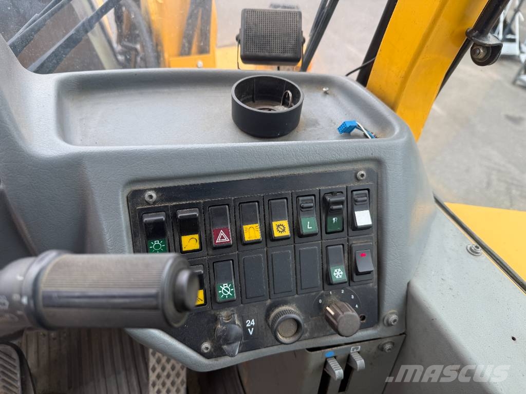 Volvo BM EL 70 Backhoe loaders