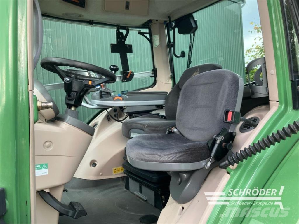 Fendt 828 VARIO SCR PROFI PLUS الجرارات