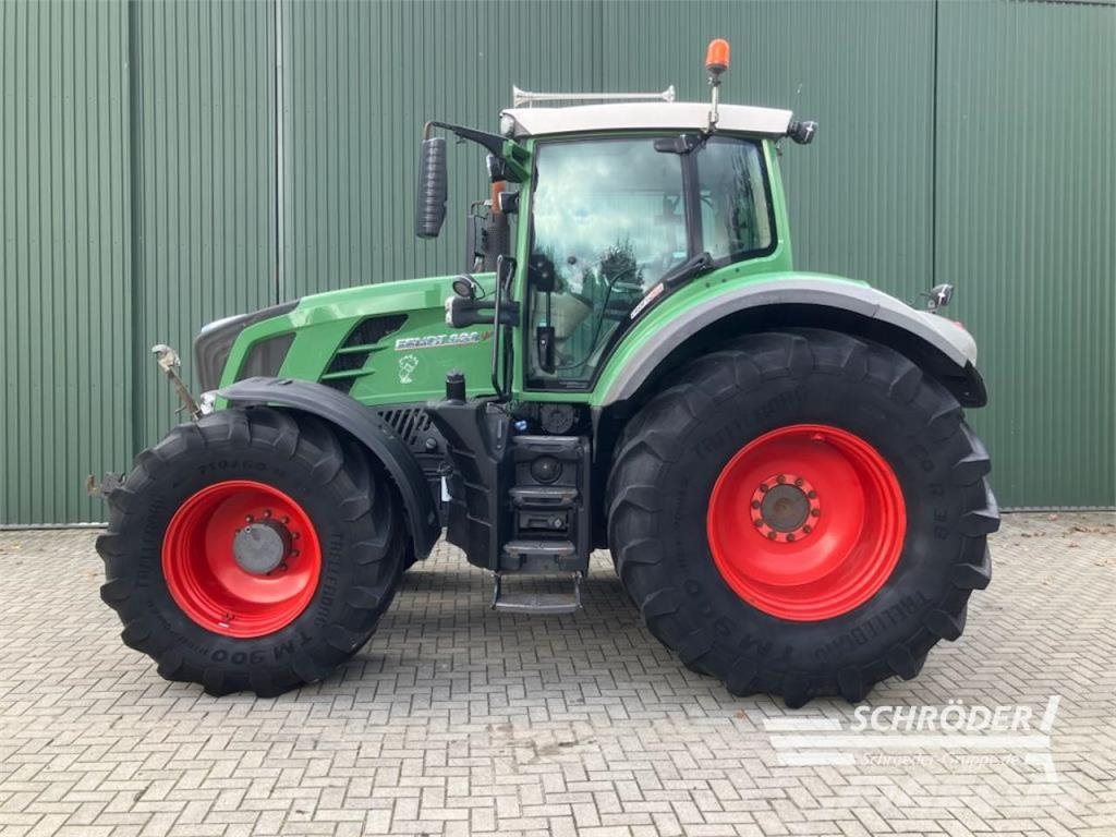 Fendt 828 VARIO SCR PROFI PLUS الجرارات