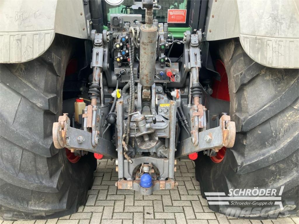 Fendt 828 VARIO SCR PROFI PLUS الجرارات