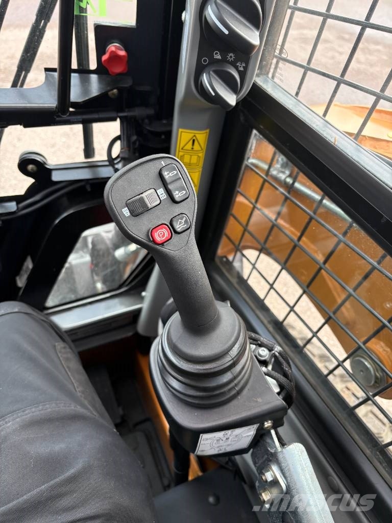 CASE TR 270 B 滑移装载机