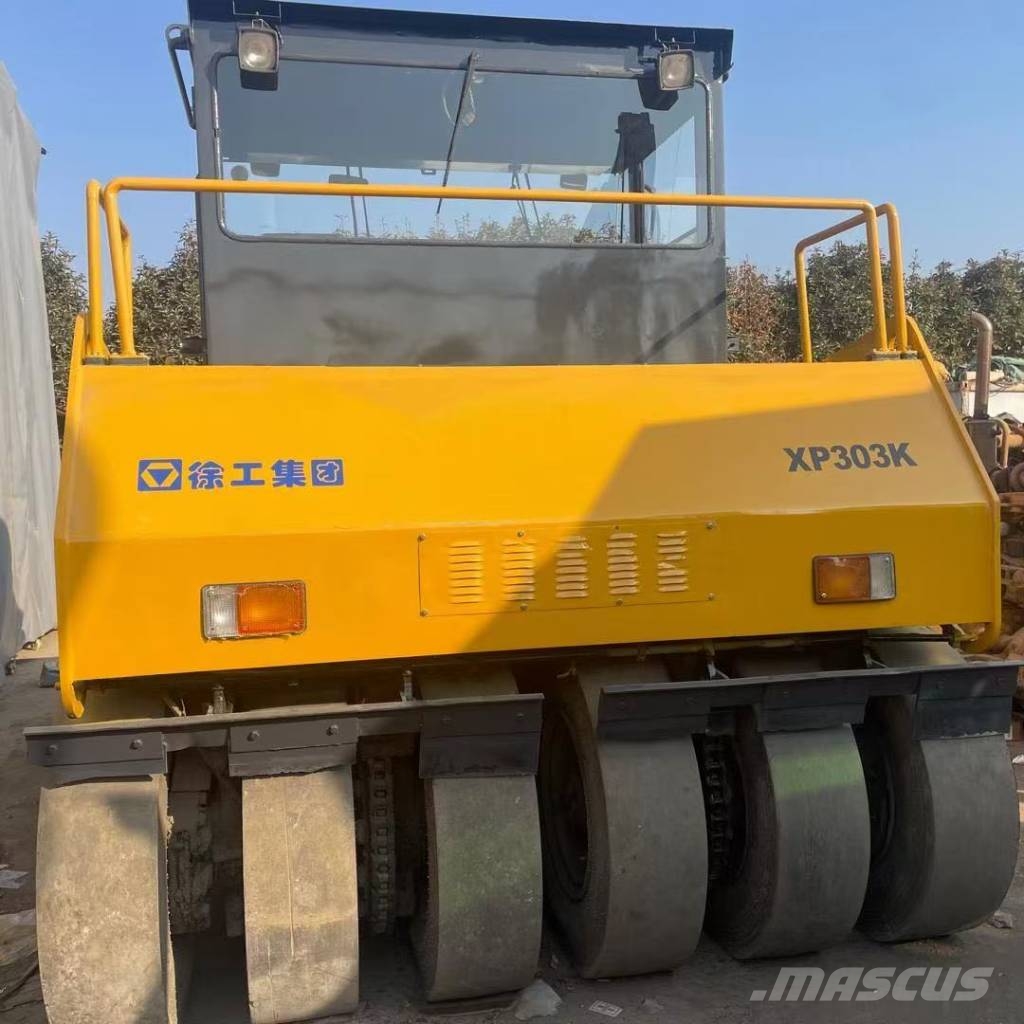 XCMG XP 303 タイヤローラ