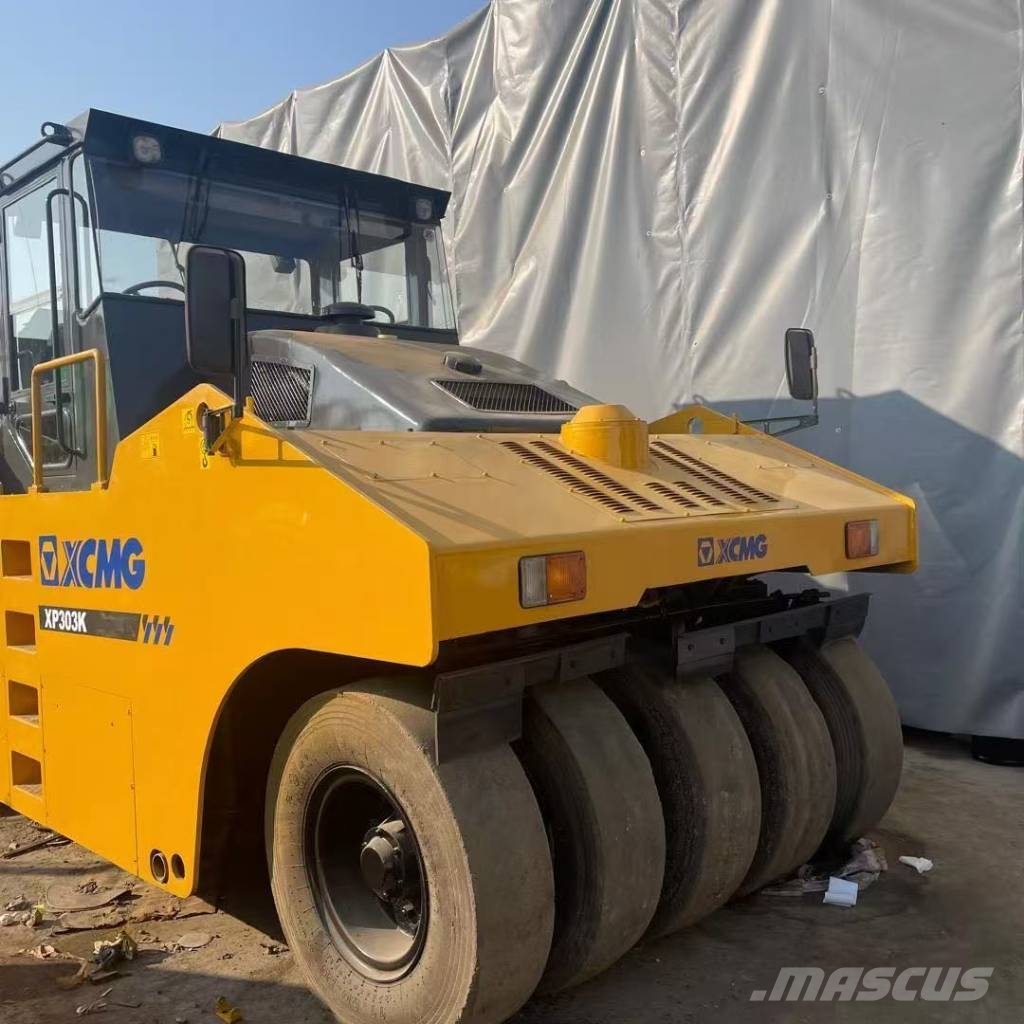 XCMG XP 303 タイヤローラ