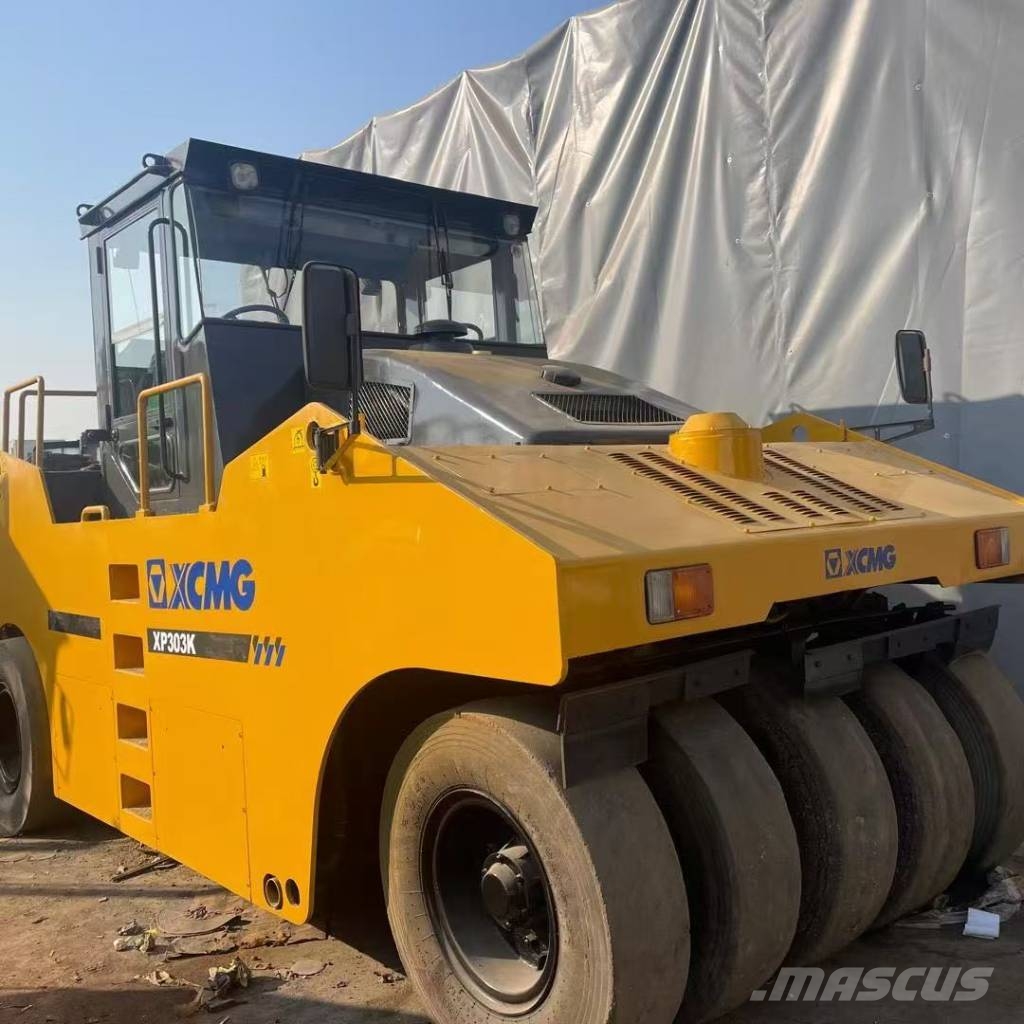XCMG XP 303 タイヤローラ