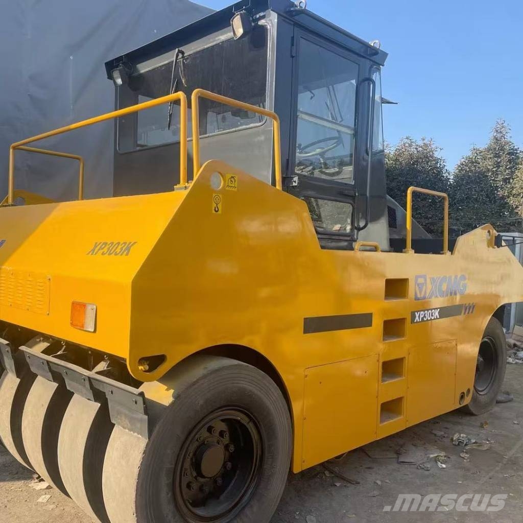 XCMG XP 303 タイヤローラ