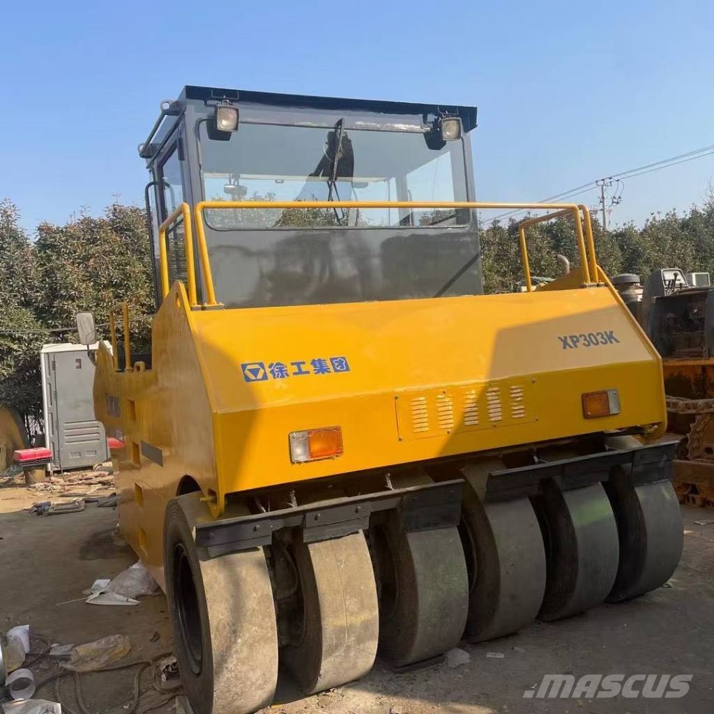 XCMG XP 303 タイヤローラ