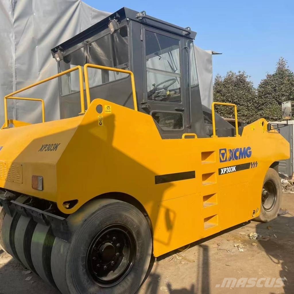 XCMG XP 303 タイヤローラ