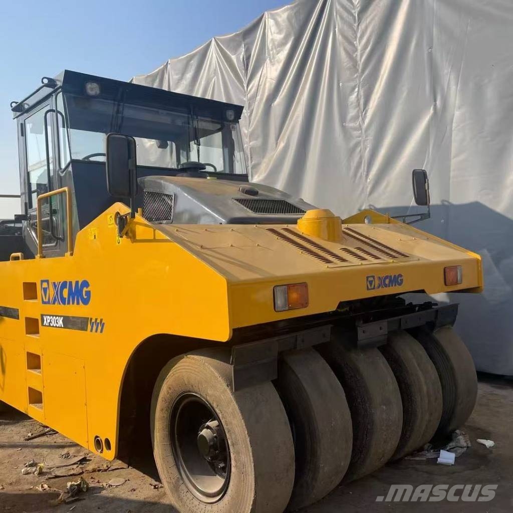 XCMG XP 303 タイヤローラ