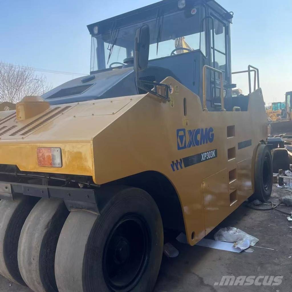 XCMG XP 303 タイヤローラ
