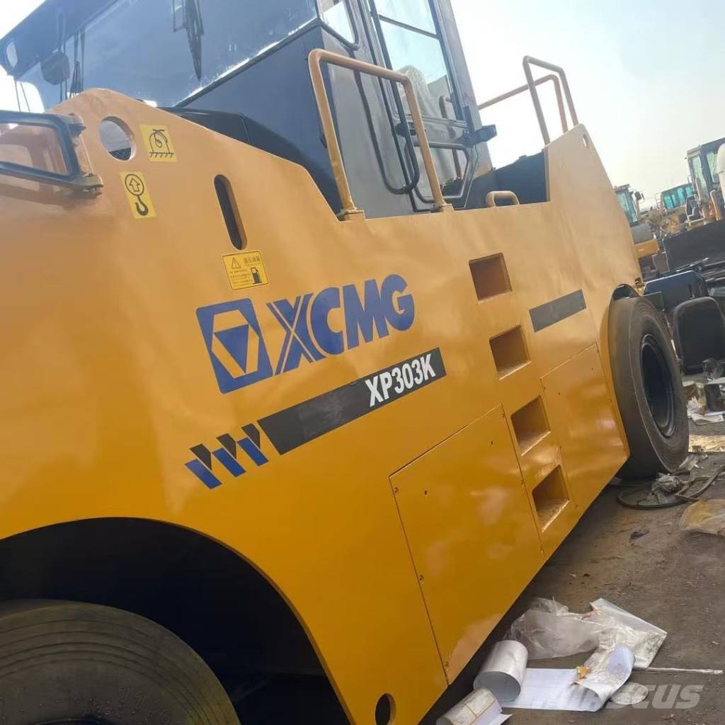 XCMG XP 303 タイヤローラ