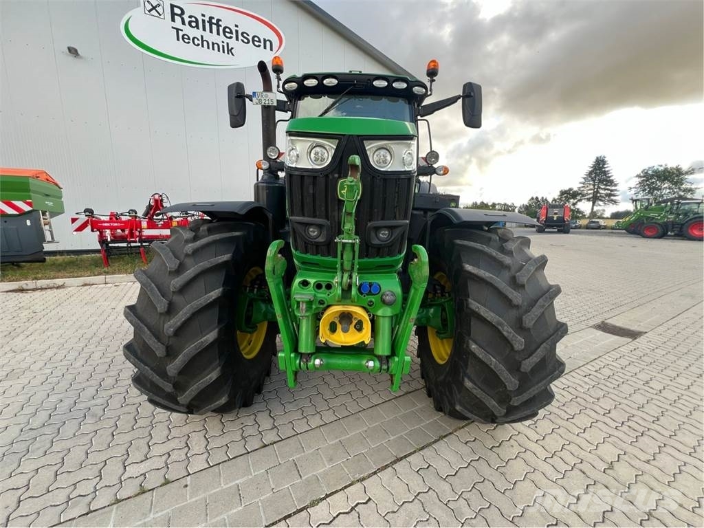 John Deere 6215 R Трактори