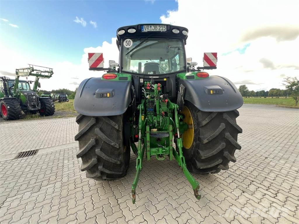 John Deere 6215 R Трактори