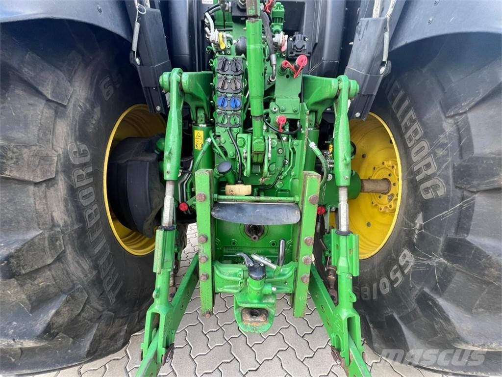 John Deere 6215 R Трактори
