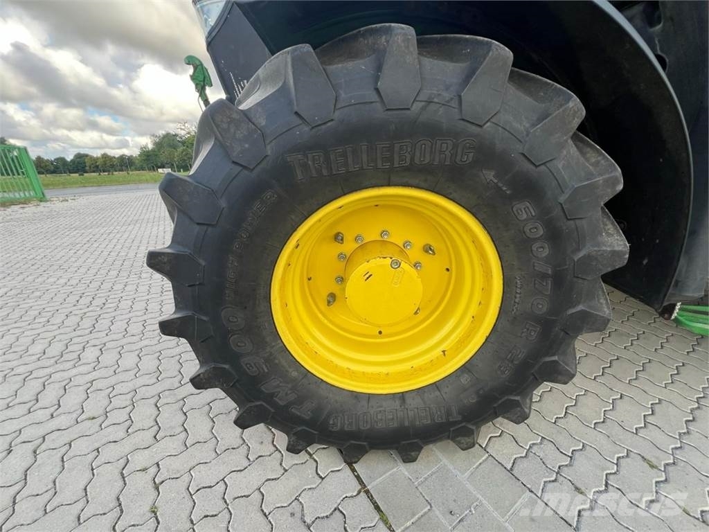 John Deere 6215 R Трактори