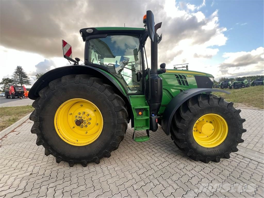 John Deere 6215 R Трактори