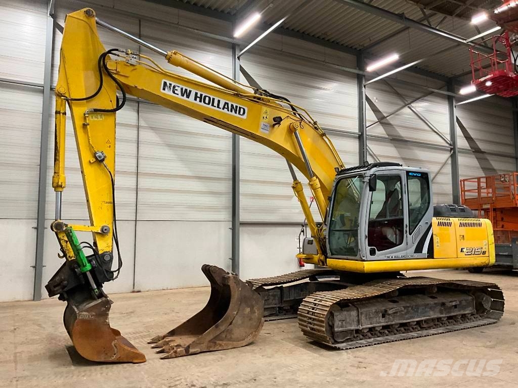 New Holland E 215 B حفارات زحافة
