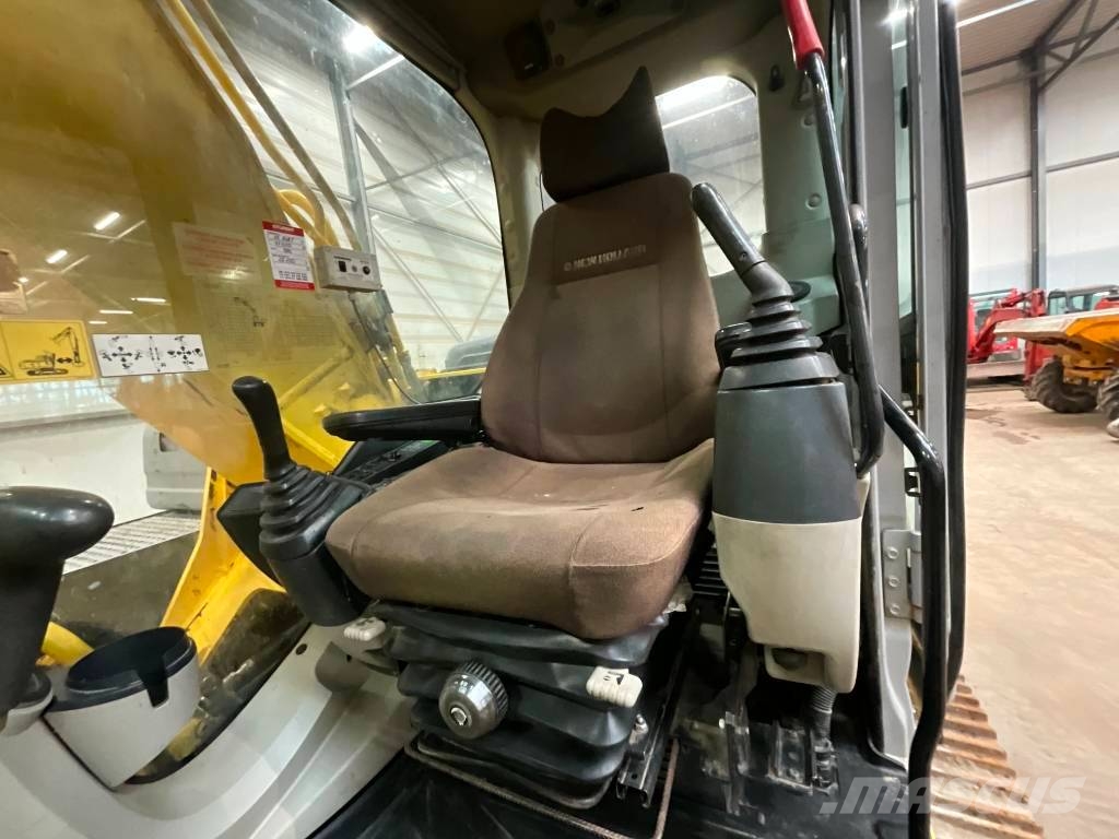 New Holland E 215 B حفارات زحافة