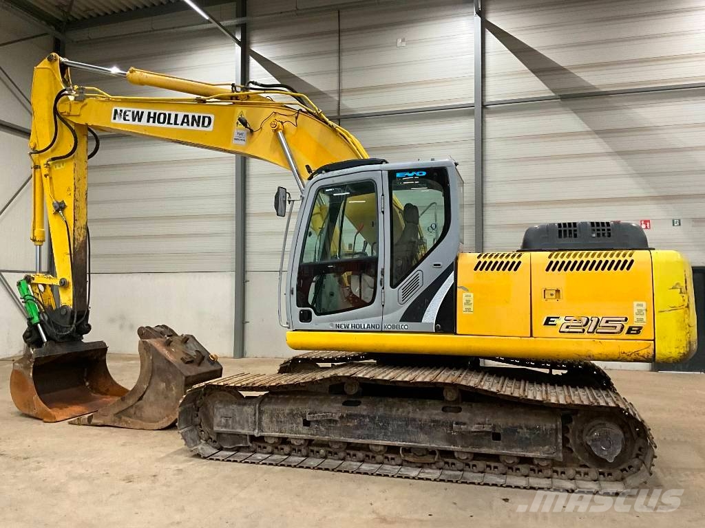 New Holland E 215 B حفارات زحافة