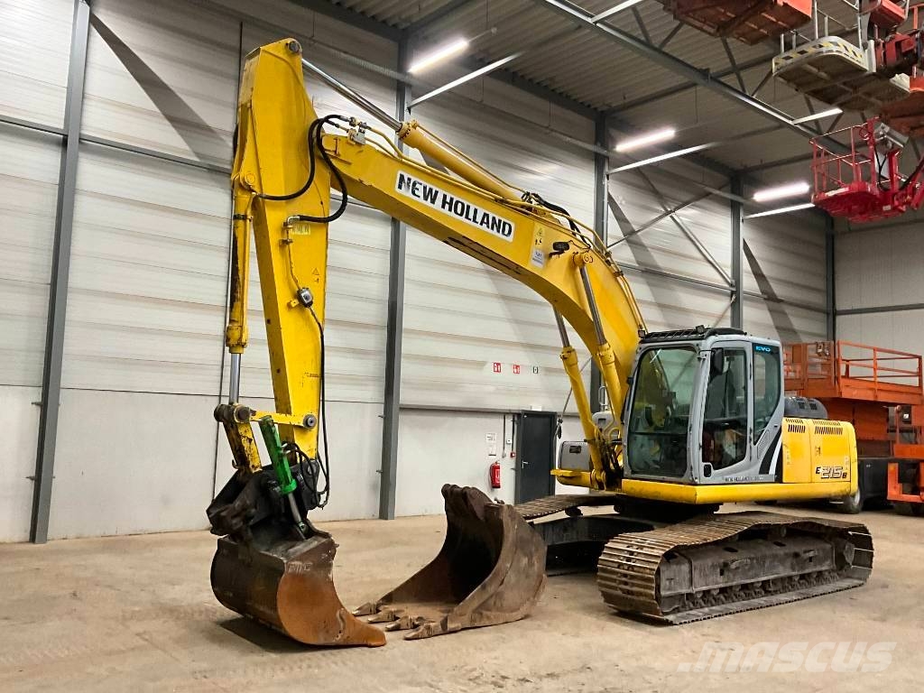 New Holland E 215 B حفارات زحافة