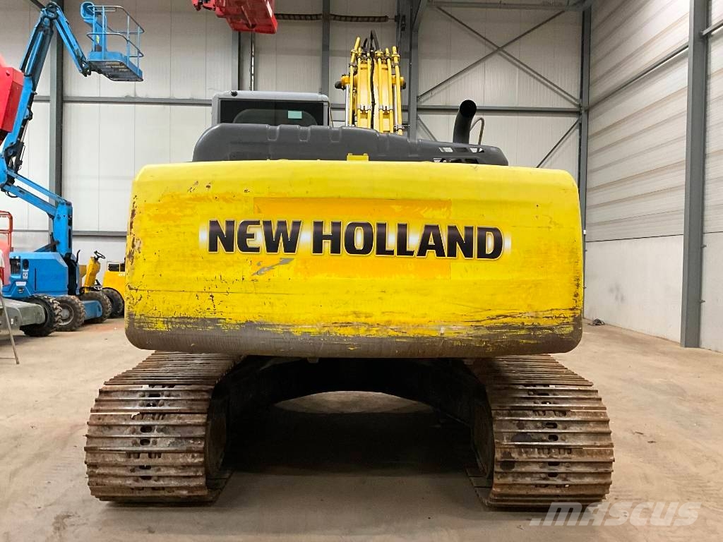 New Holland E 215 B حفارات زحافة
