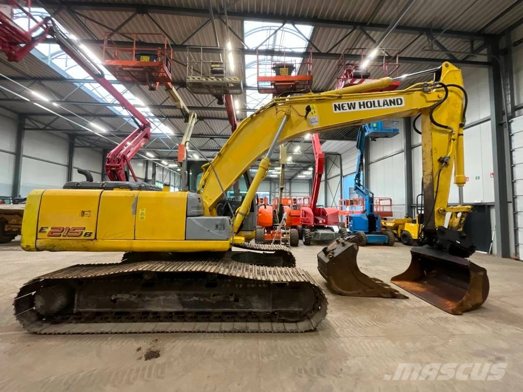 New Holland E 215 B حفارات زحافة