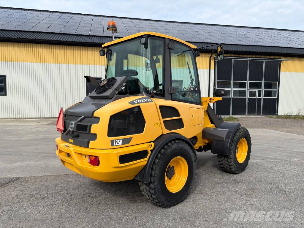 Volvo L25H lastmaskin, svensksåld, snabbgående Iekrāvēji uz riteņiem