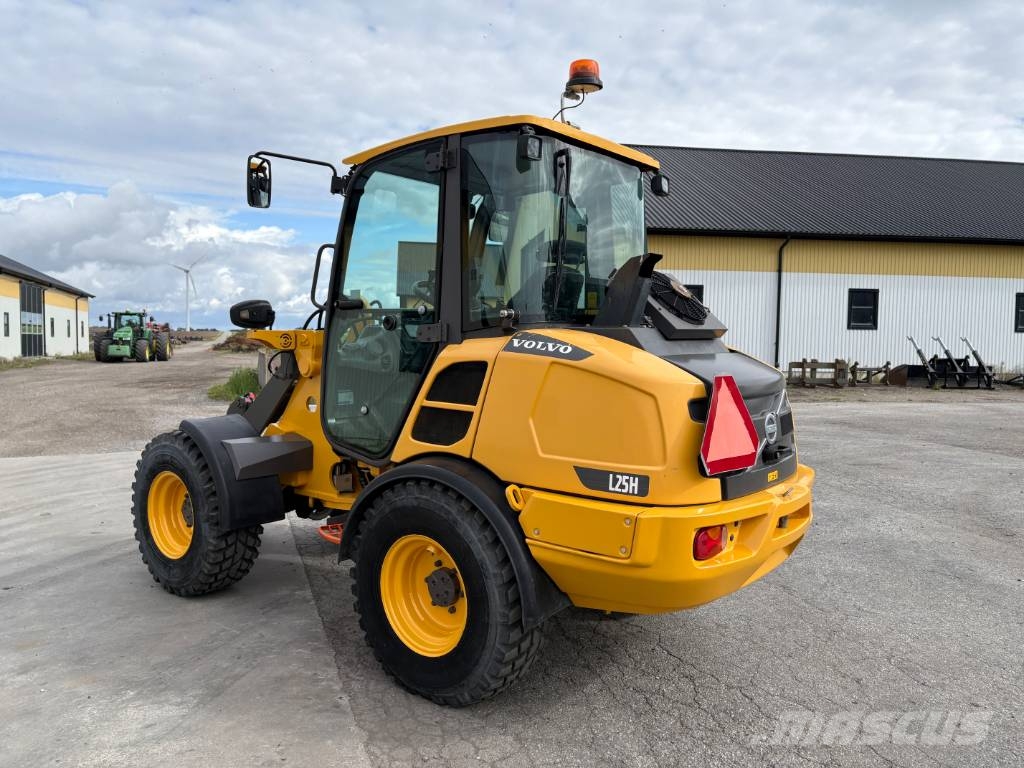 Volvo L25H lastmaskin, svensksåld, snabbgående Iekrāvēji uz riteņiem