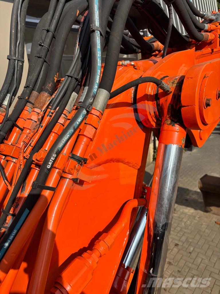 Doosan DX 140 LC Bagri goseničarji