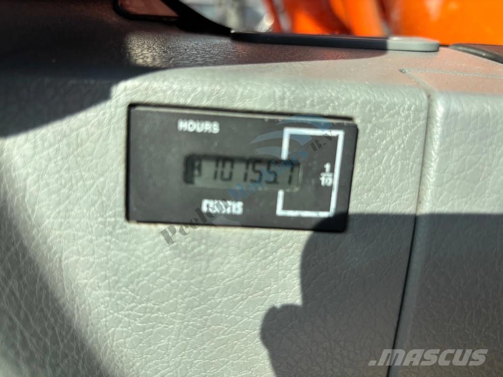 Doosan DX 140 LC Bagri goseničarji