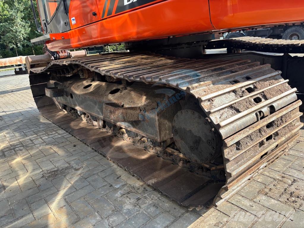 Doosan DX 140 LC Bagri goseničarji