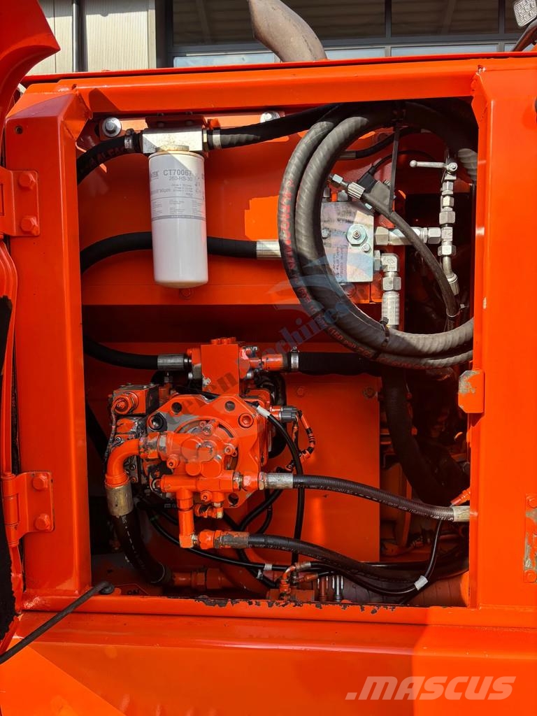 Doosan DX 140 LC Bagri goseničarji