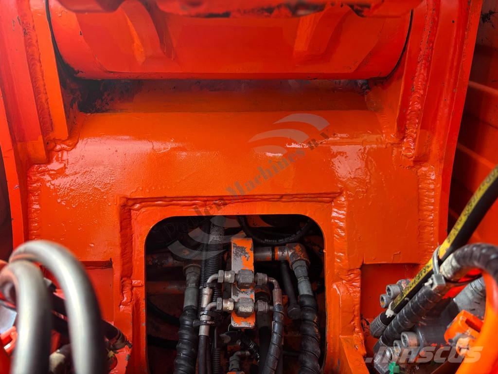 Doosan DX 140 LC Bagri goseničarji