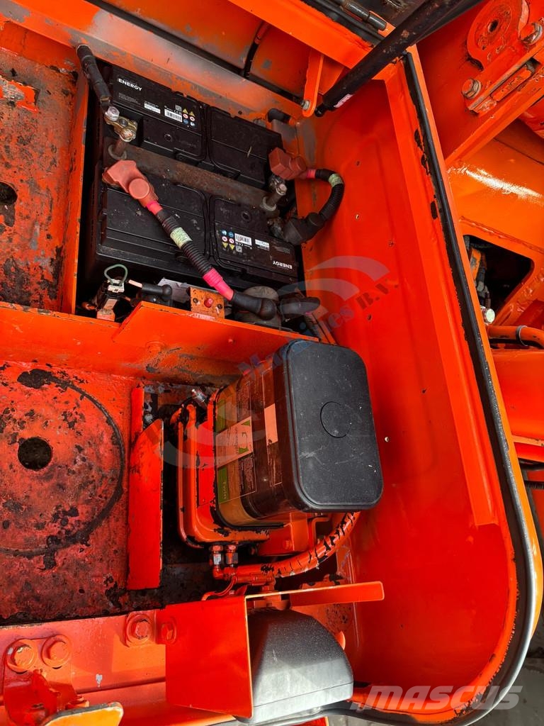 Doosan DX 140 LC Bagri goseničarji