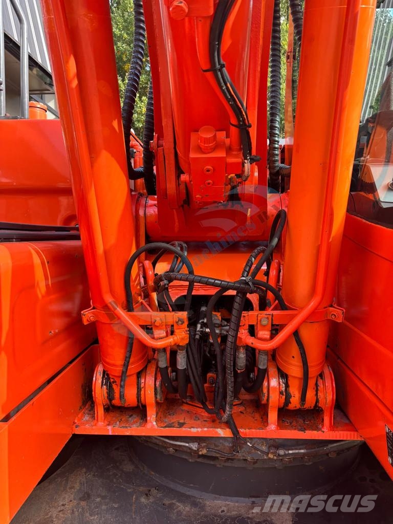 Doosan DX 140 LC Bagri goseničarji
