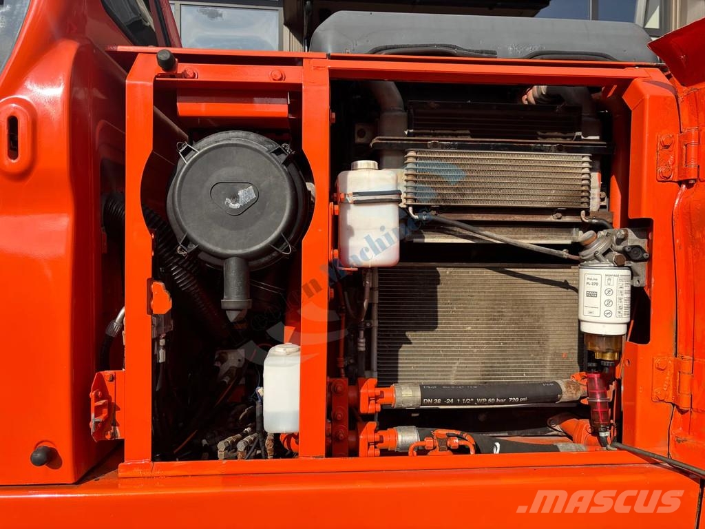 Doosan DX 140 LC Bagri goseničarji