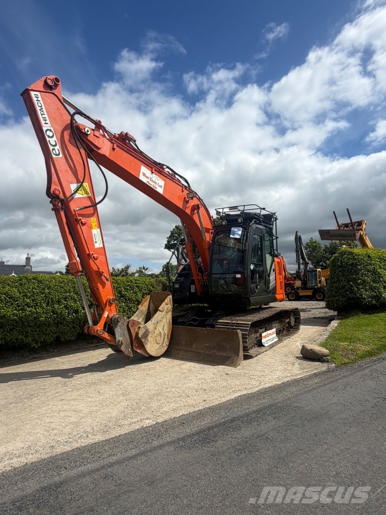 Hitachi ZX 135 US-6 حفارات زحافة