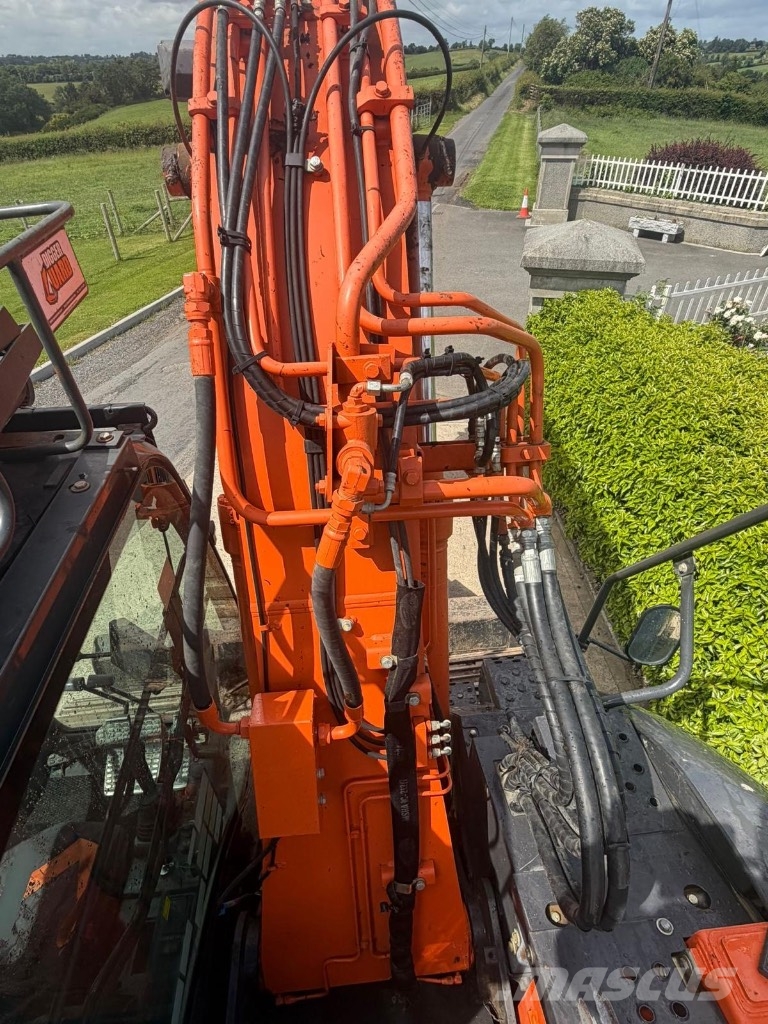 Hitachi ZX 135 US-6 حفارات زحافة
