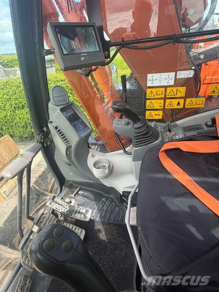 Hitachi ZX 135 US-6 حفارات زحافة