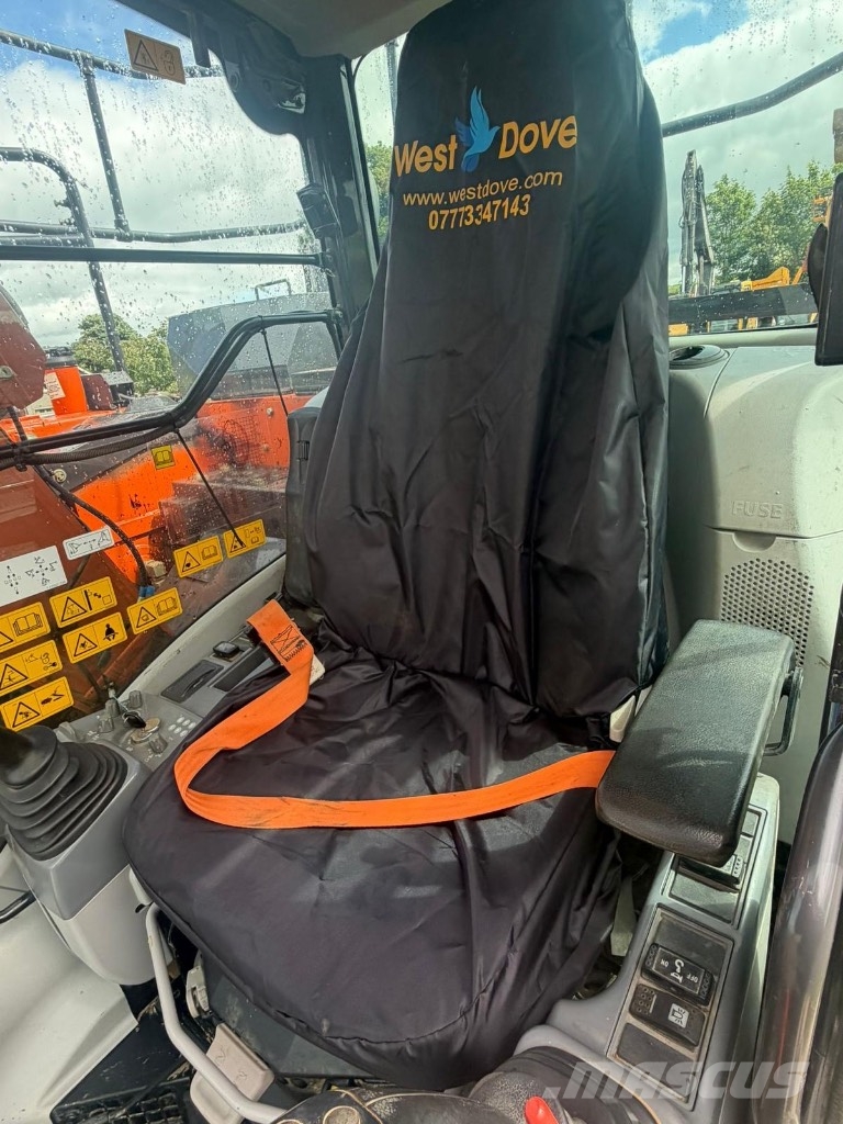 Hitachi ZX 135 US-6 حفارات زحافة