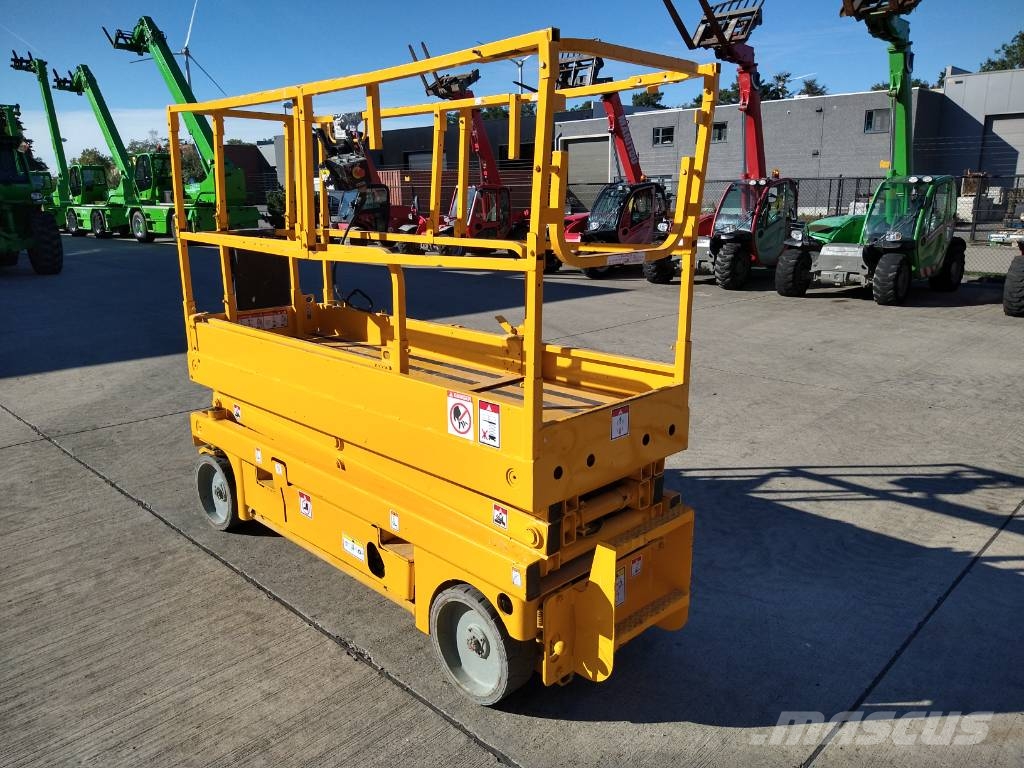 Haulotte Compact 8 (740) Scheren-Arbeitsbühnen