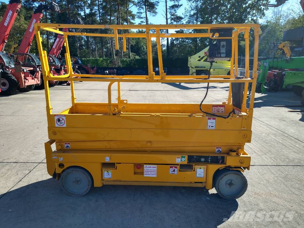 Haulotte Compact 8 (740) Scheren-Arbeitsbühnen