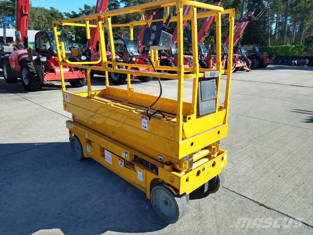 Haulotte Compact 8 (740) Scheren-Arbeitsbühnen