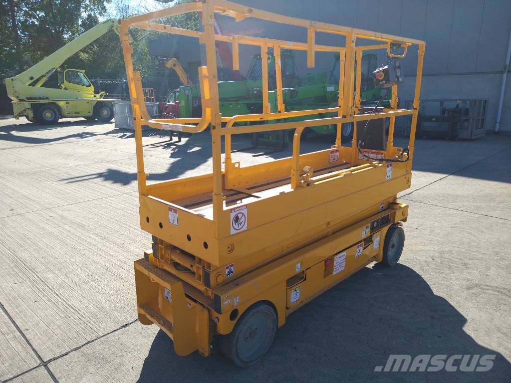 Haulotte Compact 8 (740) Scheren-Arbeitsbühnen