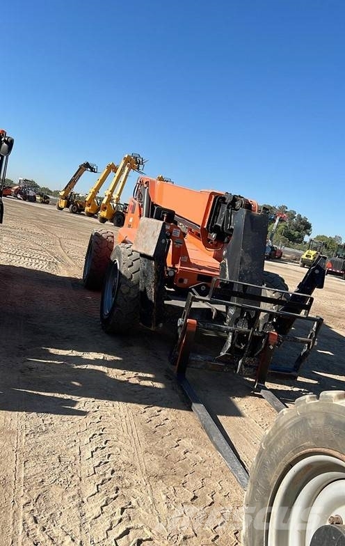 SkyTrak 10054 Telescopic handlers