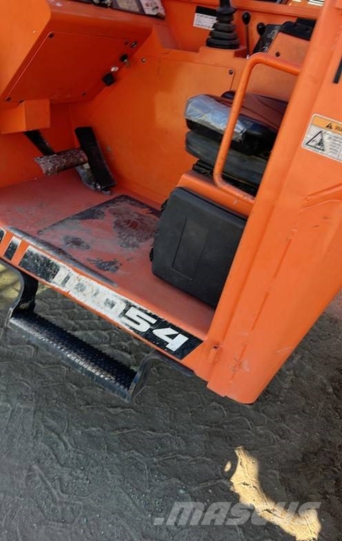 SkyTrak 10054 Telescopic handlers